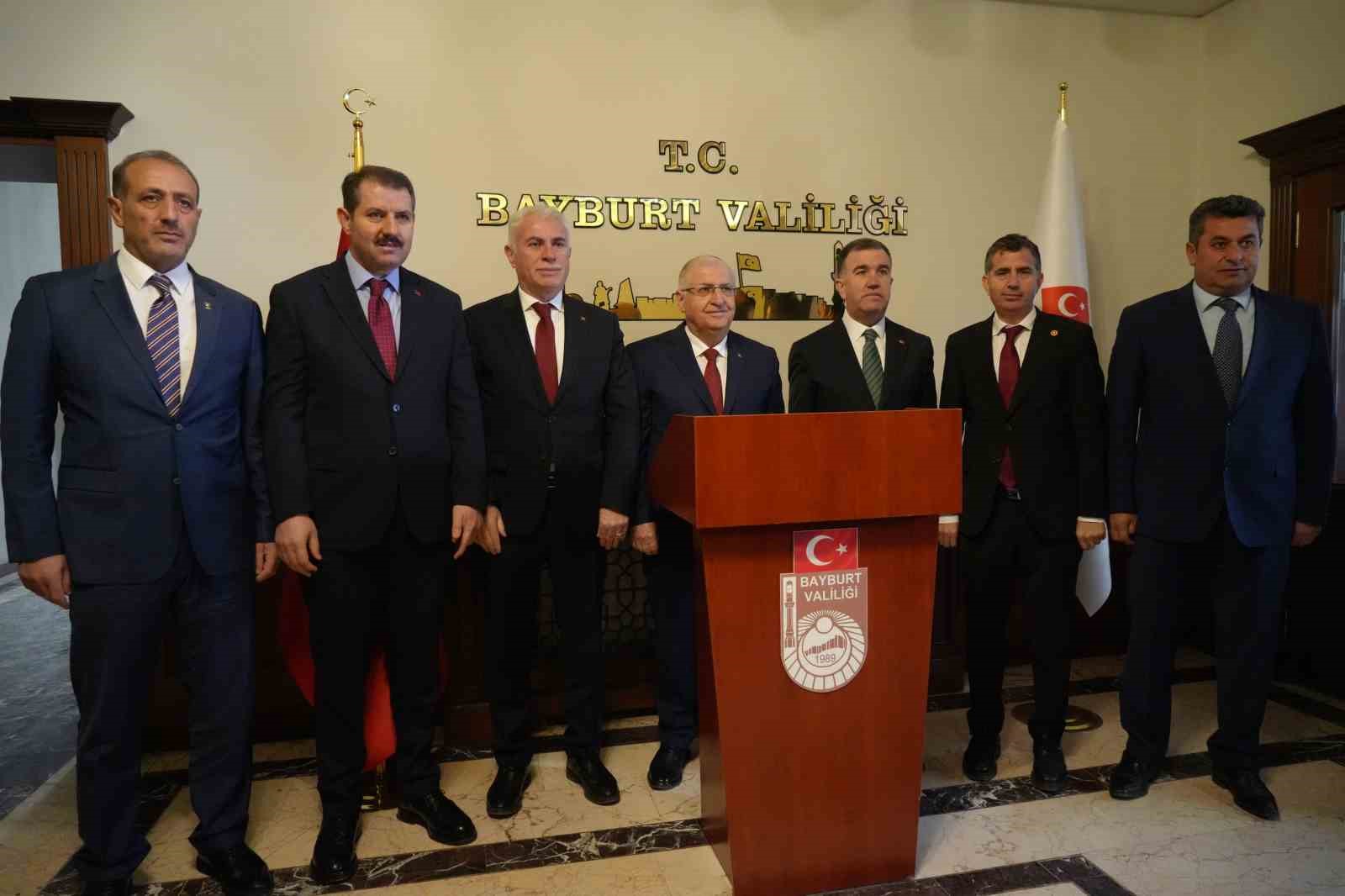 Bayburt&rsquo;ta kurtuluş programı &ccedil;elenk sunma t&ouml;reniyle başladı
