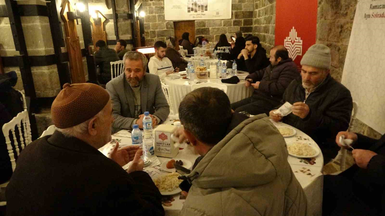 Bitlis&rsquo;te y&uuml;zlerce vatandaşa iftar ikramı
