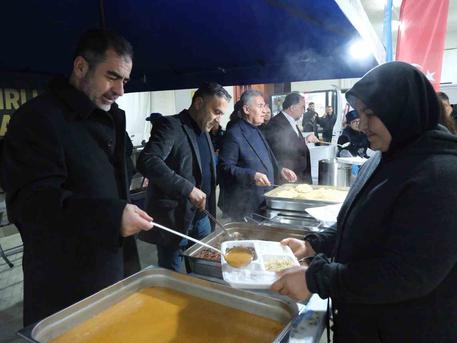 B&uuml;y&uuml;kşehir&rsquo;in iftar sofrasında oru&ccedil;lar dualarla a&ccedil;ıldı
