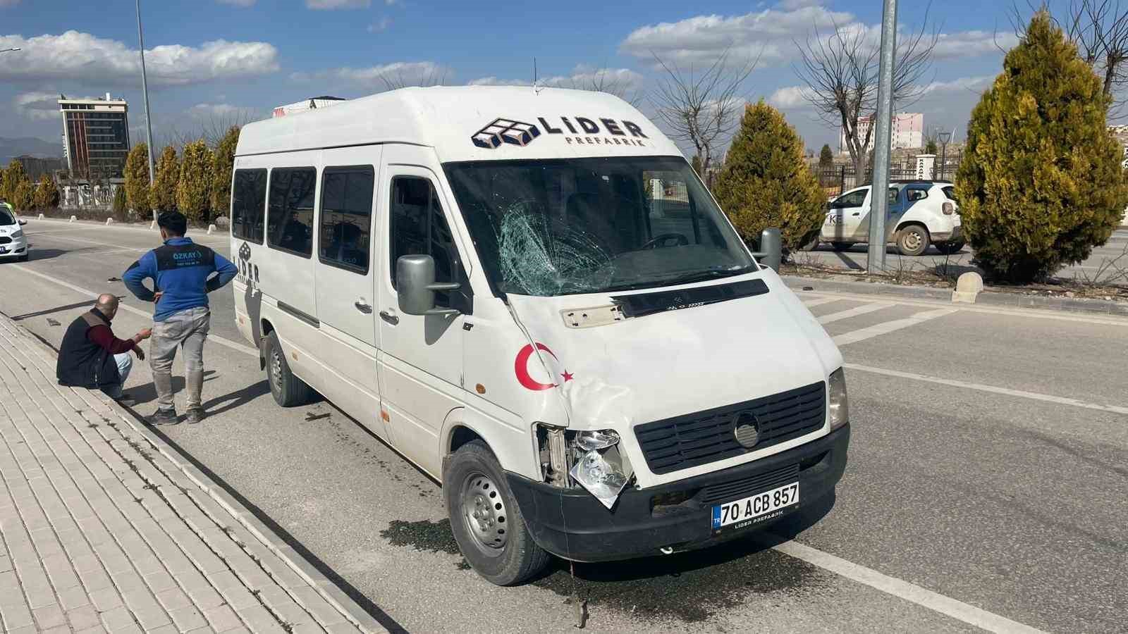 Karaman&rsquo;da minib&uuml;s&uuml;n &ccedil;arptığı 57 yaşındaki adam kurtarılamadı
