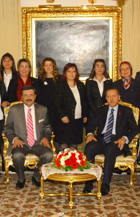 Memurluğu bıraktı, şimdi d&uuml;nya markalarına gelinlik dikiyor