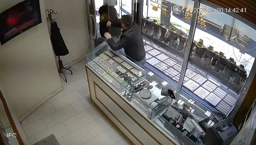 Kuyumcu soygunu g&uuml;venlik kamerasında
