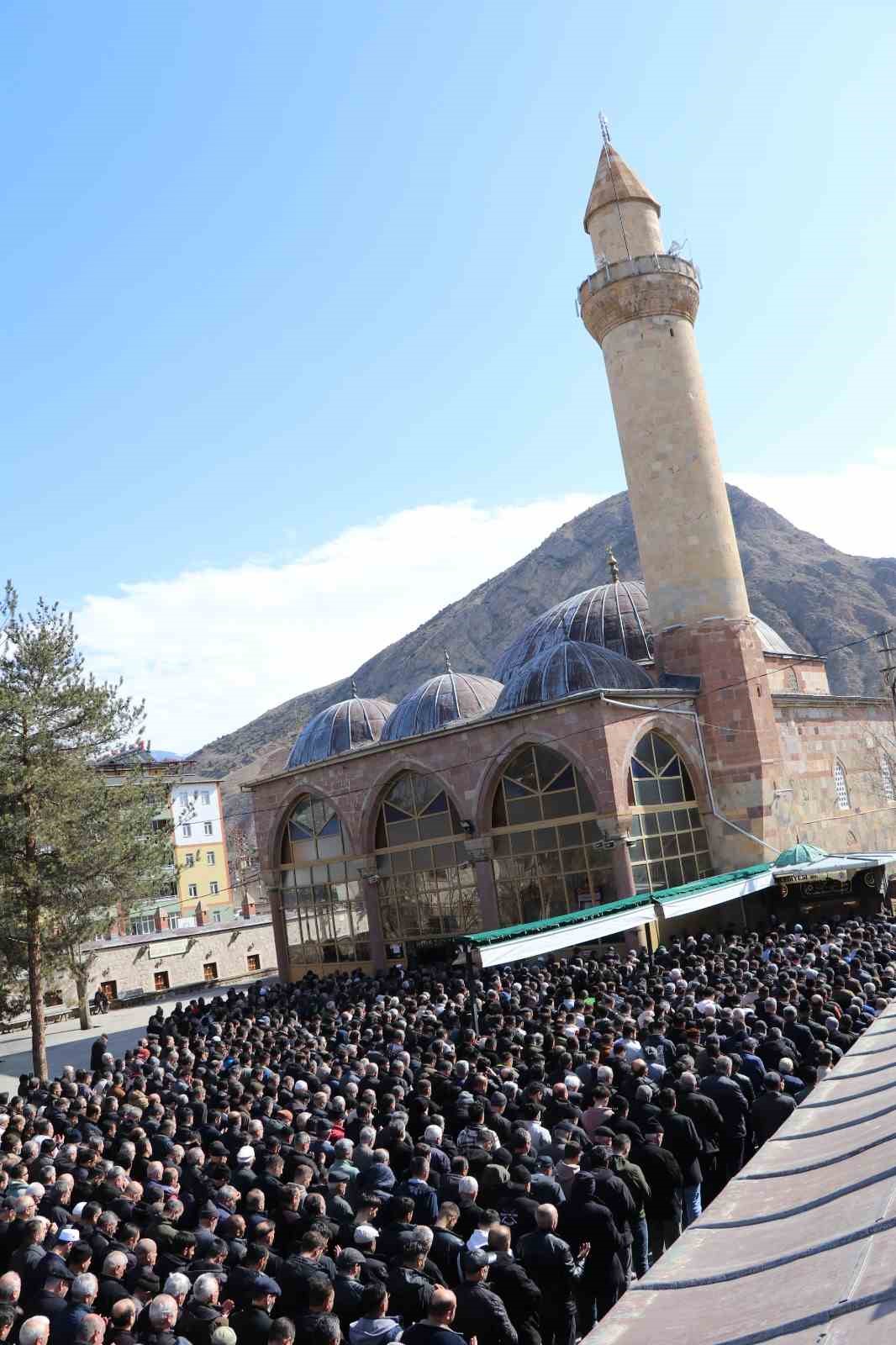 Oltu&rsquo;da motosiklet kazası: 1 &ouml;l&uuml;, 1 yaralı
