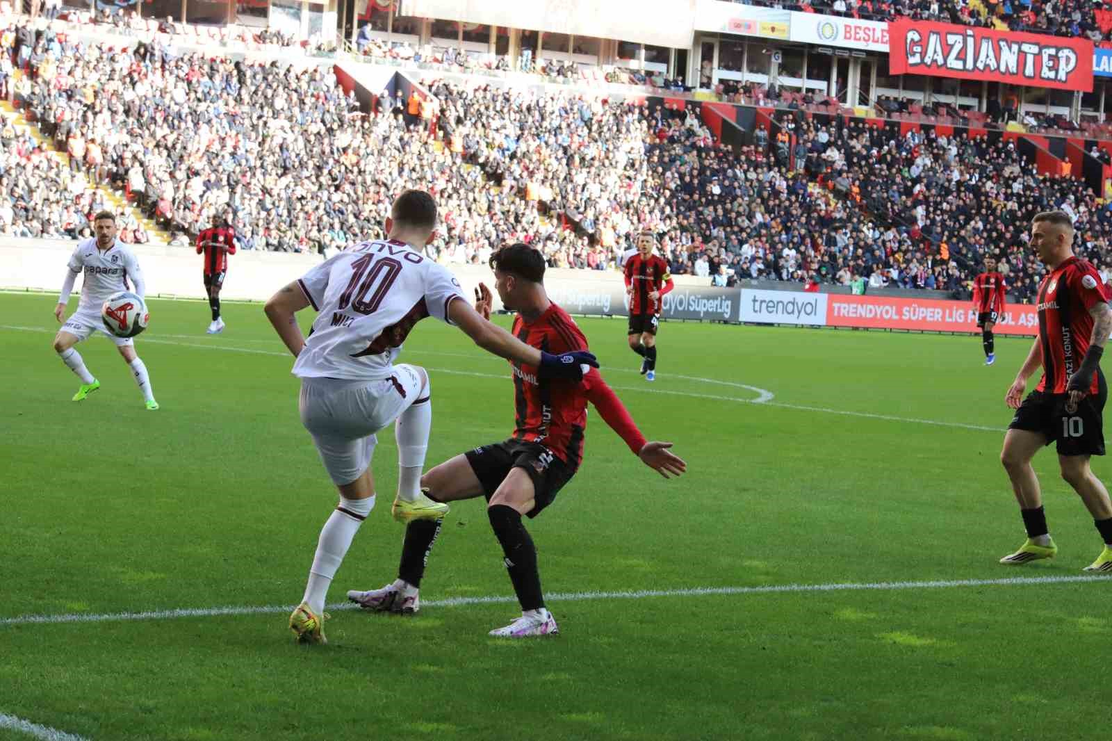 Trendyol S&uuml;per Lig: Gaziantep FK: 0 - Trabzonspor: 0 (Ma&ccedil; devam ediyor)
