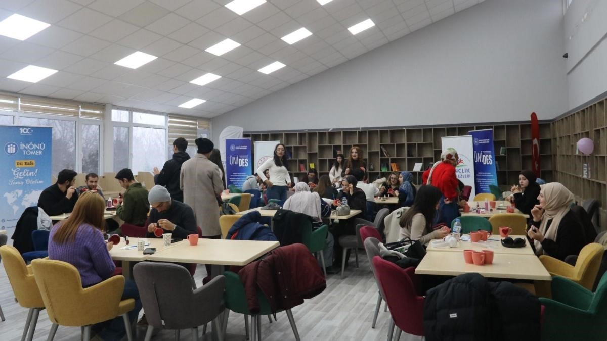 Öğrenciler kupa boyama etkinliğinde bir araya geldi