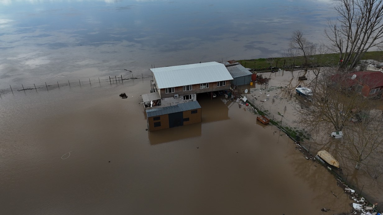 Edirne&rsquo;de tarım arazileri ve yerleşim yerleri sular altında kaldı