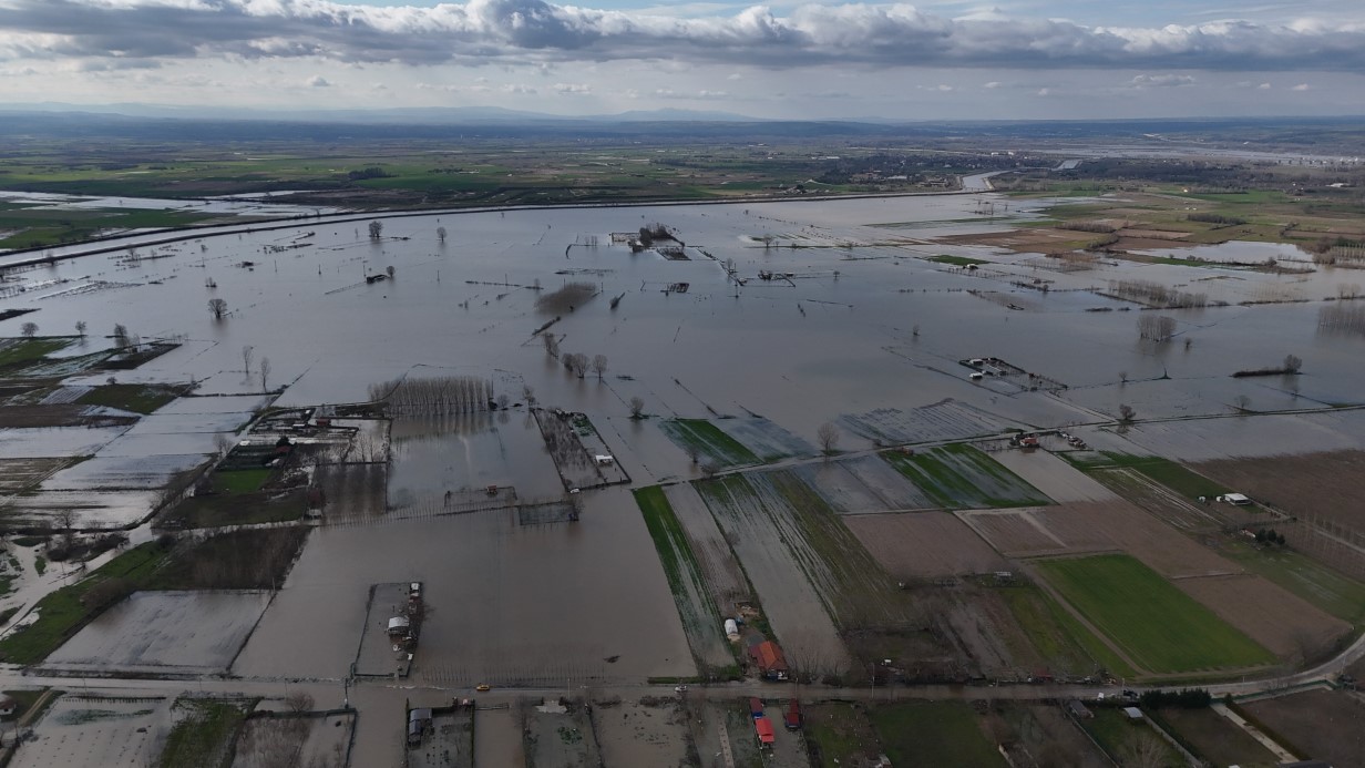 Edirne&rsquo;de tarım arazileri ve yerleşim yerleri sular altında kaldı