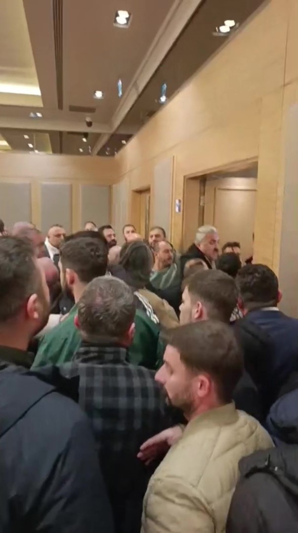 Zonguldak&rsquo;ta şof&ouml;rler odası se&ccedil;imlerinde gergin anlar
