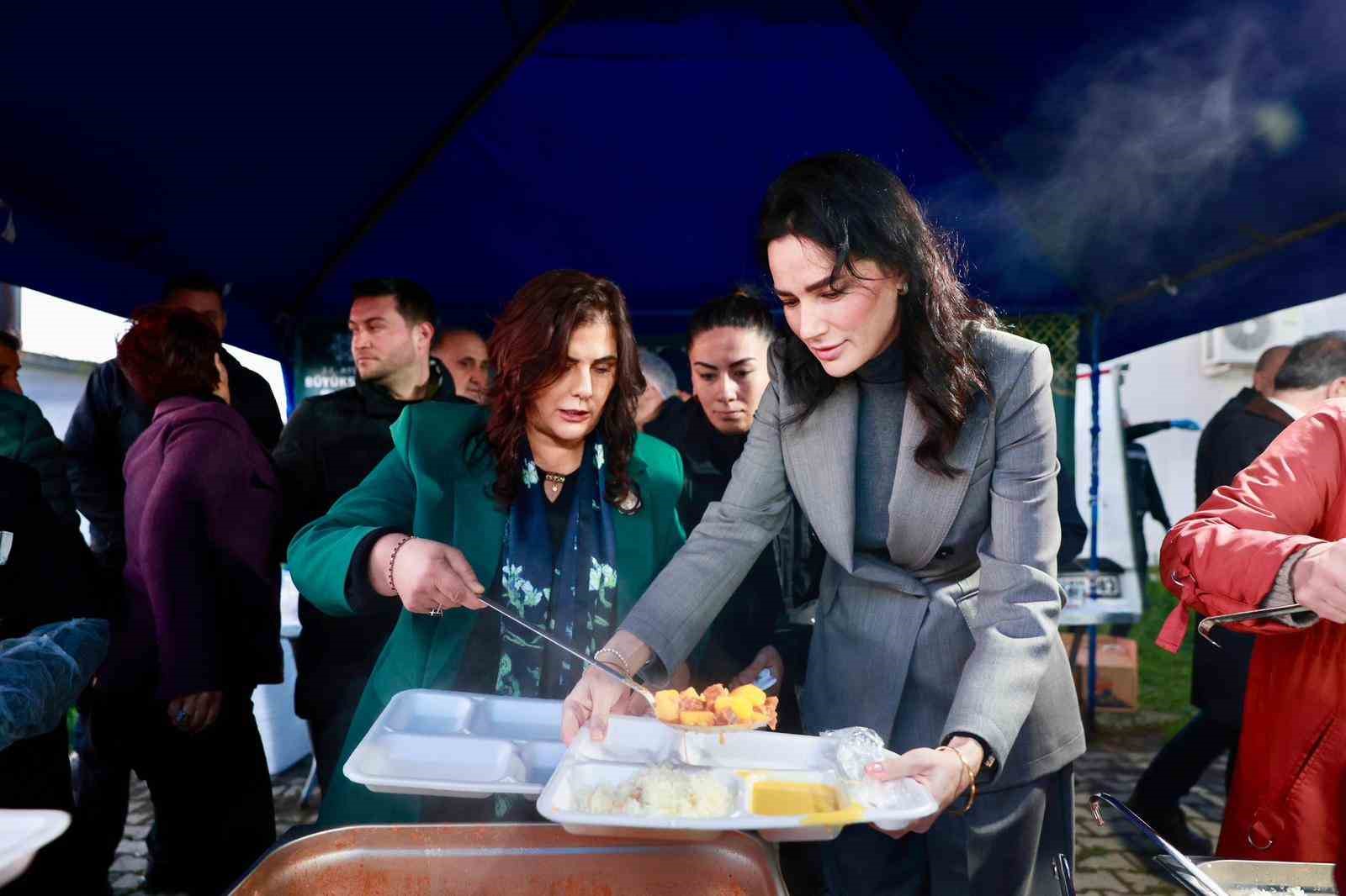 Başkan Çerçioğlu İncirliova’da kurulan iftar sofrasında vatandaşlarla bir araya geldi