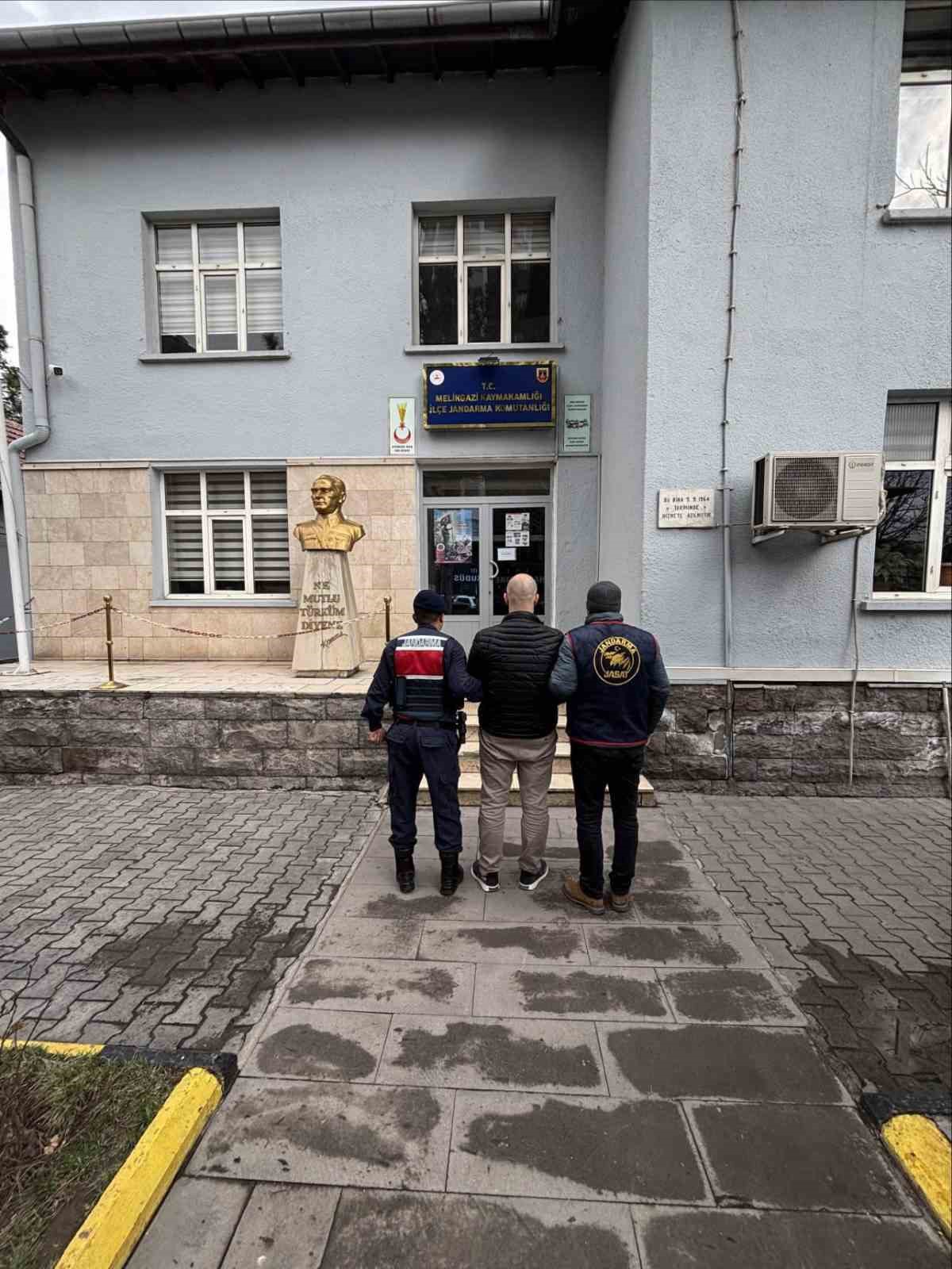 Kayseri’de 15 yıl kesinleşmiş hapsi bulunan uyuşturucu taciri yakalandı