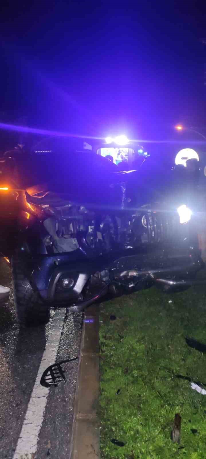 Gazipaşa&rsquo;da kamyonet ref&uuml;je &ccedil;ıktı: 2 yaralı
