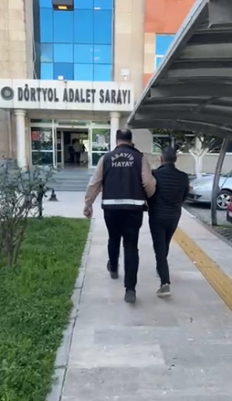 D&ouml;rtyol&rsquo;da hapis cezaları bulunan 3 kişi tutuklandı
