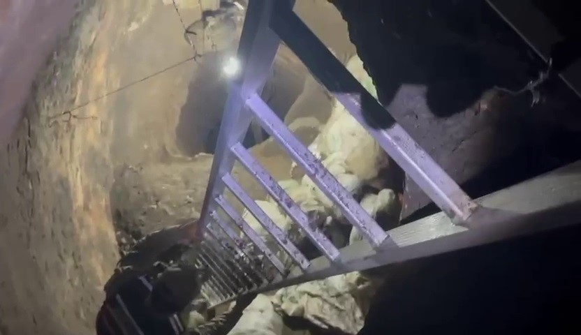 Define hevesiyle 40 metrelik kuyuyu evinin bah&ccedil;esine 2 yılda kazdı