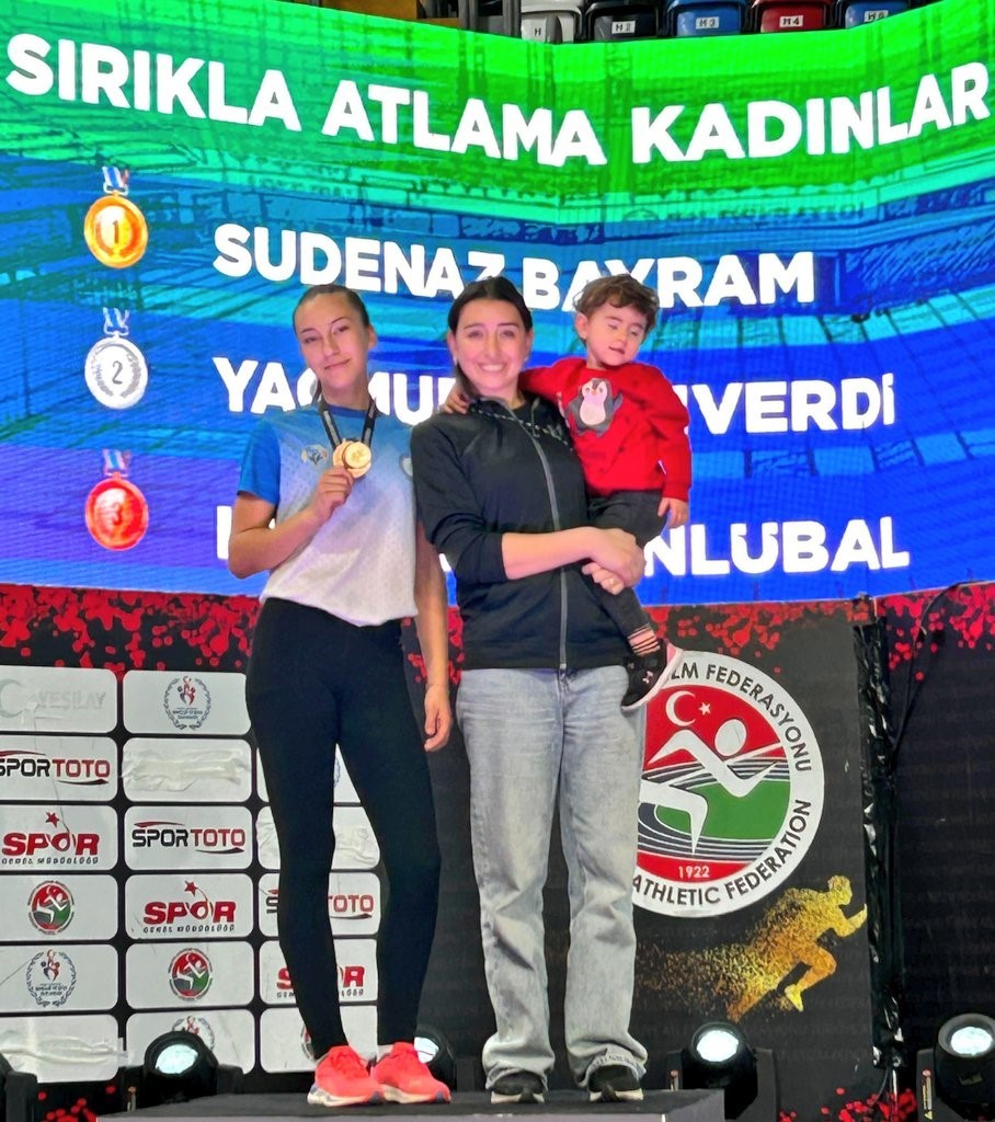 Eskişehirli sporcudan sırık atlama branşında T&uuml;rkiye şampiyonluğu
