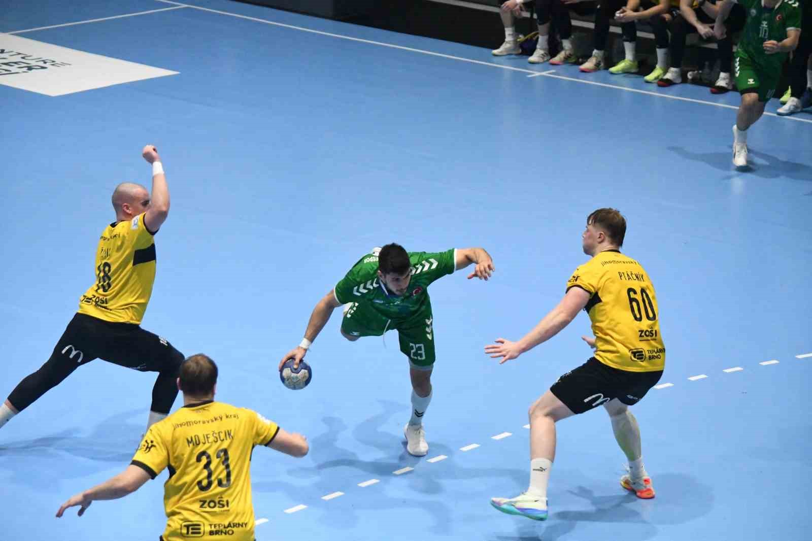 Nil&uuml;fer Belediyespor Avrupa&rsquo;da &ccedil;eyrek finale y&uuml;kseldi
