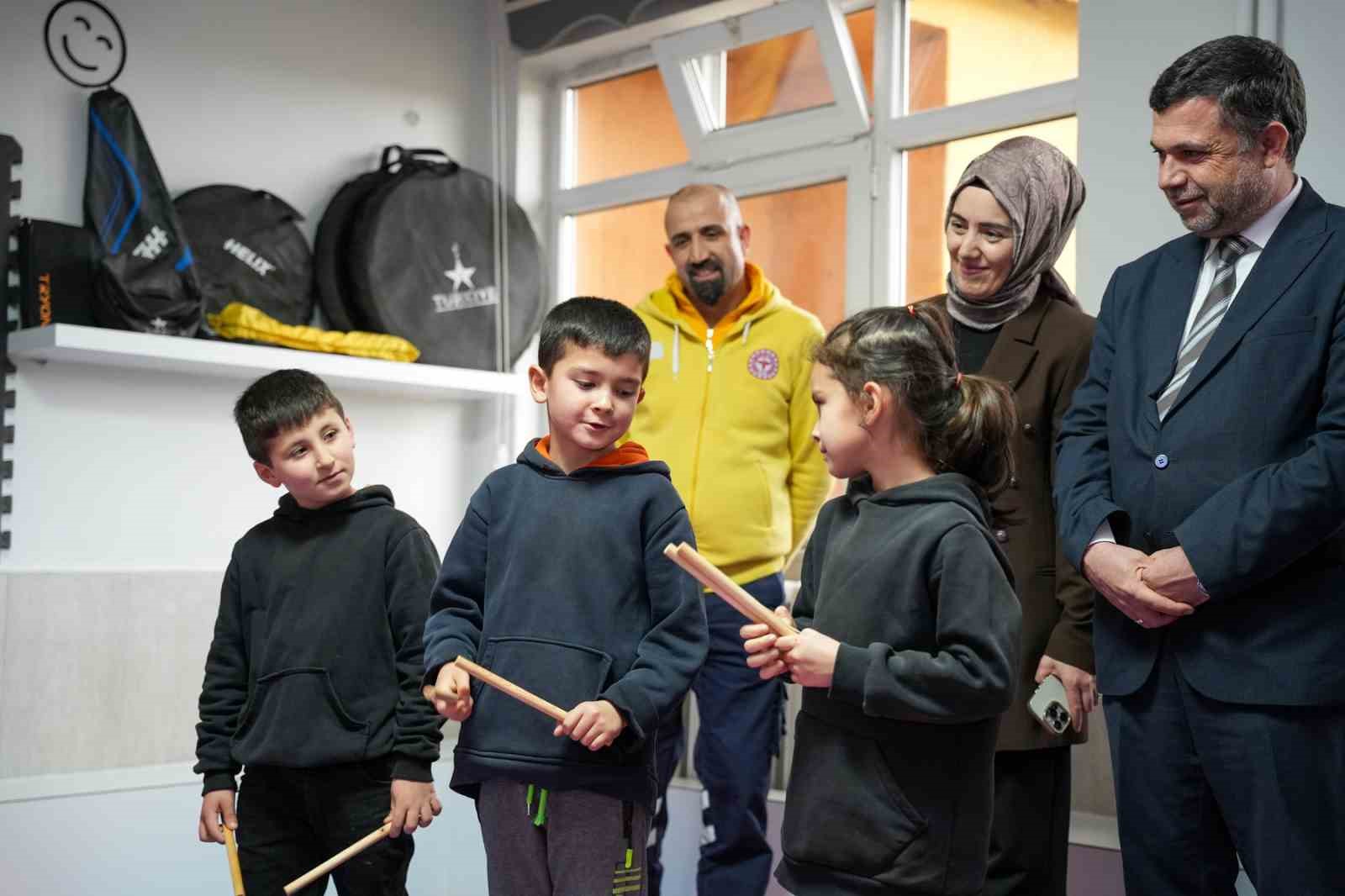 Öğrenciler modern mini spor salonuna kavuştu