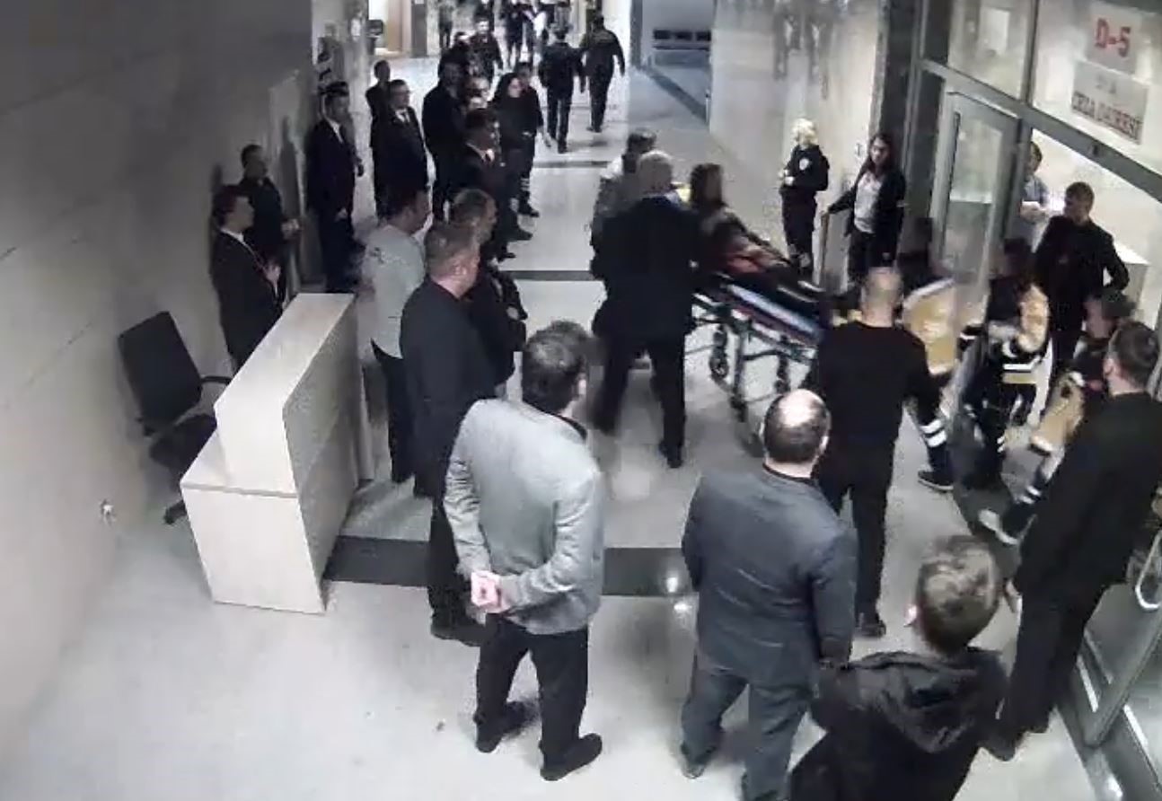 Savcı, B&ouml;lge Adliye Mahkemesi&rsquo;nde kadın hakimi vurmuştu; olayın ardından yaşananlar kamerada
