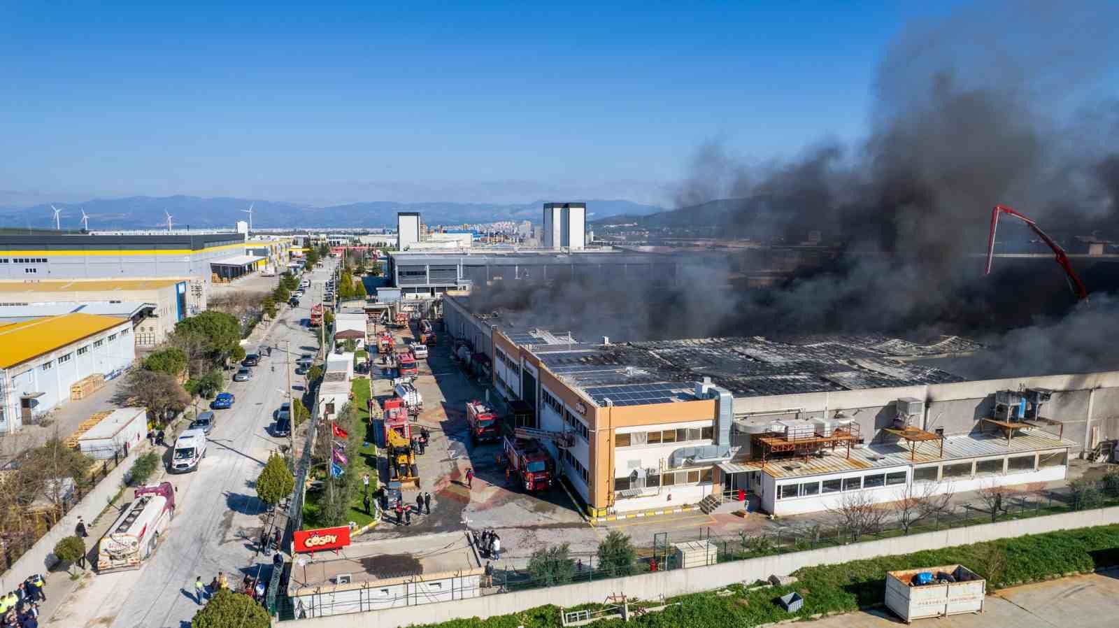 Akhisar Kaymakamı Can&rsquo;dan fabrika yangınına ilişkin a&ccedil;ıklama
