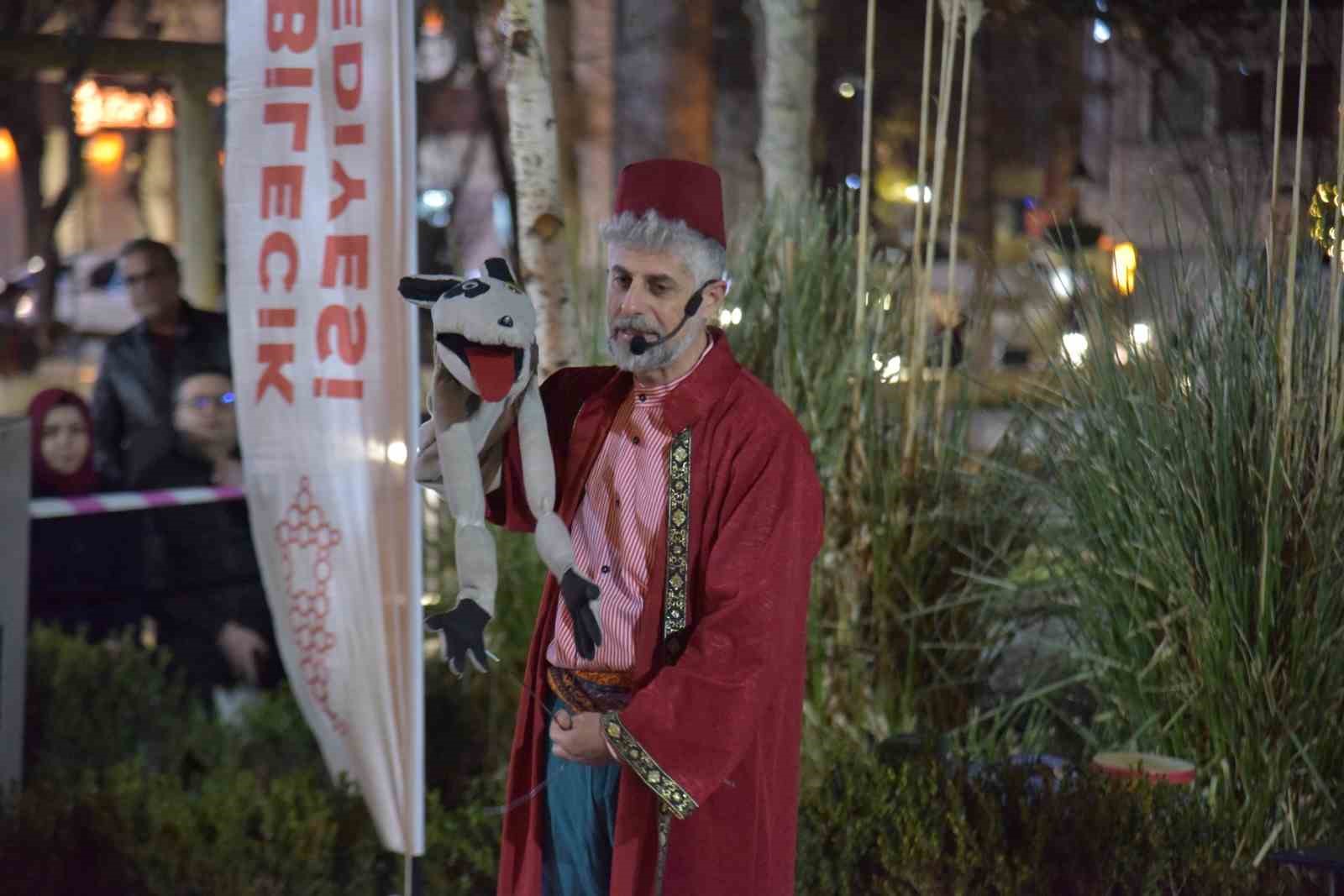&Ccedil;ocuklar geleneksel &rsquo;Ramazan Şenlikleri&rsquo;nde g&ouml;n&uuml;llerince eğlendi
