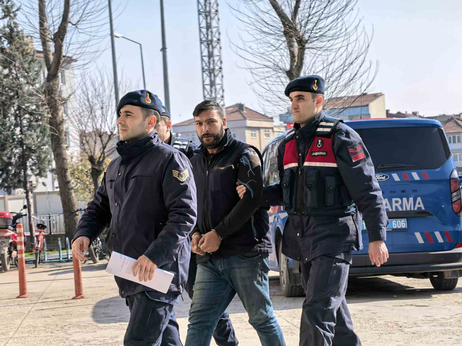 İneg&ouml;l&rsquo;de 3 yıl hapis cezasıyla aranan ş&uuml;pheli yakalandı
