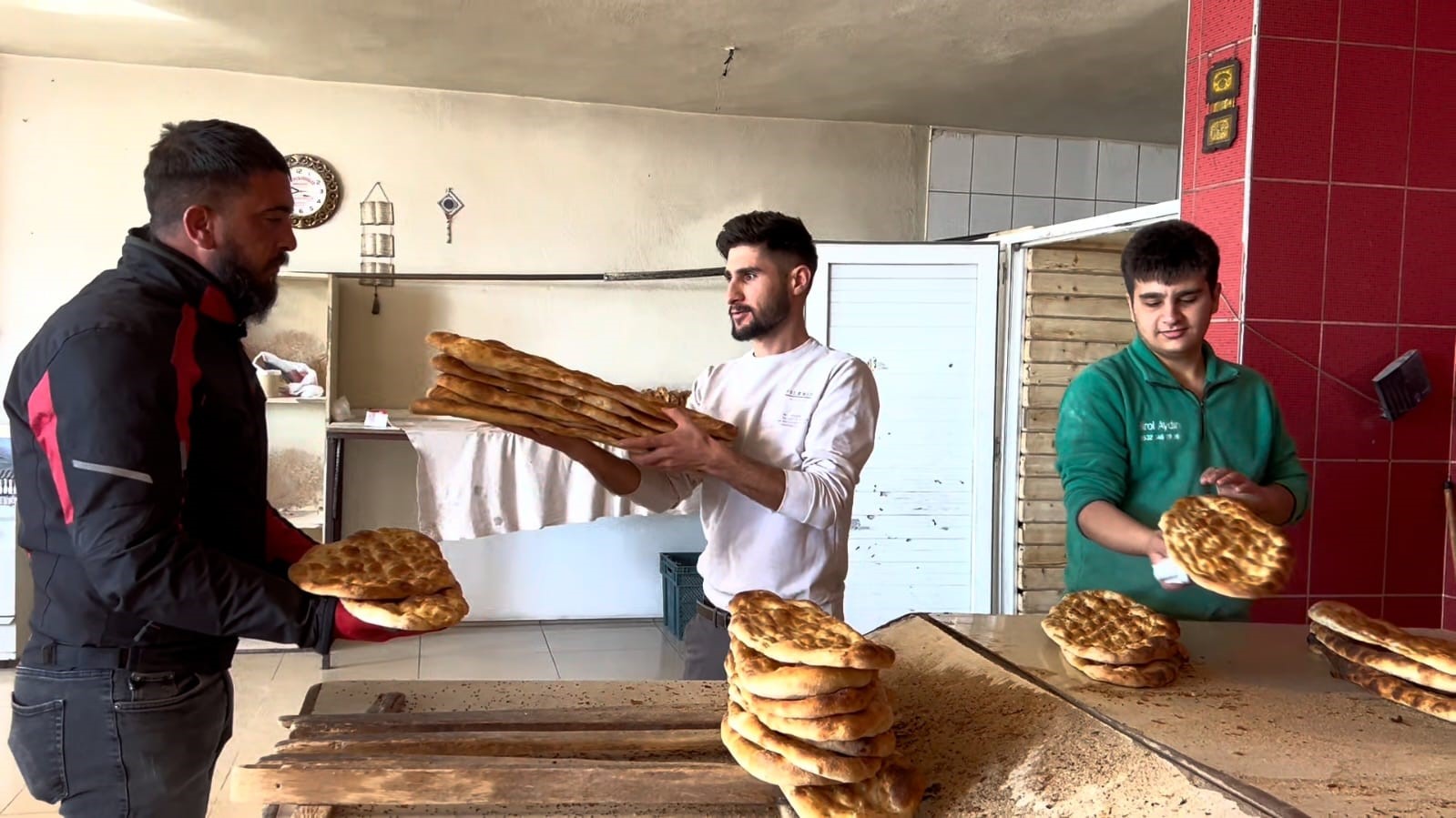 Adilcevaz&rsquo;da &uuml;&ccedil; fırın Ramazan pidesini eski fiyattan satacak
