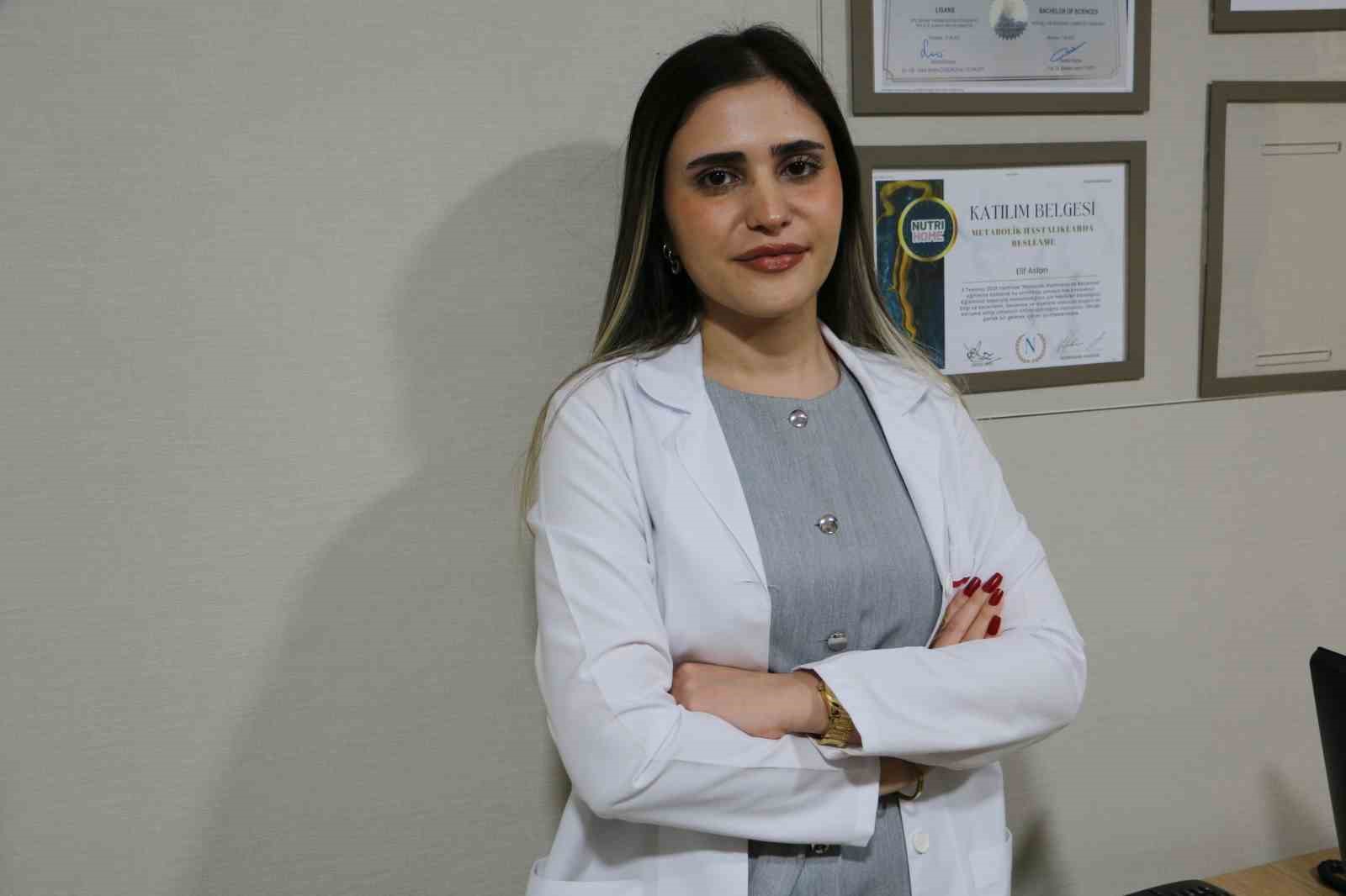 Uzmanından &rsquo;&rsquo;İftar yemeğini ikiye b&ouml;l&uuml;n&rsquo;&rsquo; &ouml;nerisi
