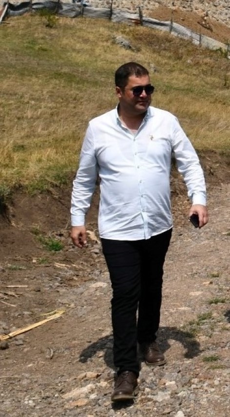 Artvin&rsquo;in CHP&rsquo;li Belediye Başkan Yardımcısı resmi aracı alkoll&uuml; kullanırken jandarmaya yakalandı