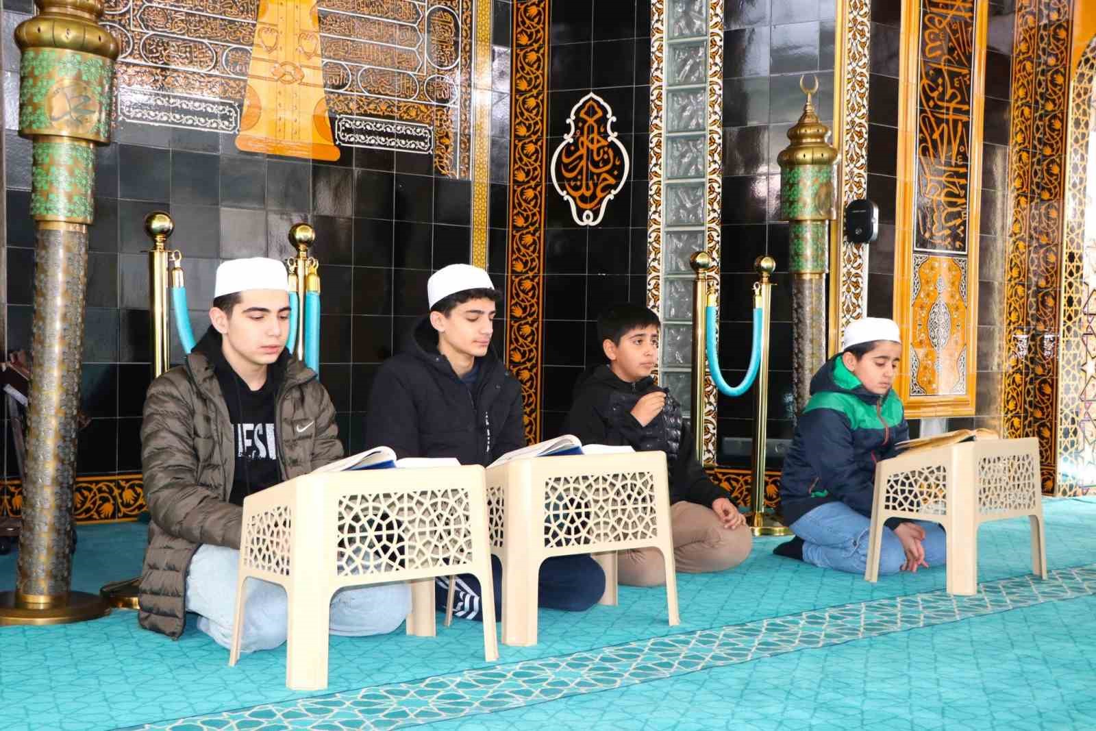 Elazığ&rsquo;da camilerde mukabele geleneği
