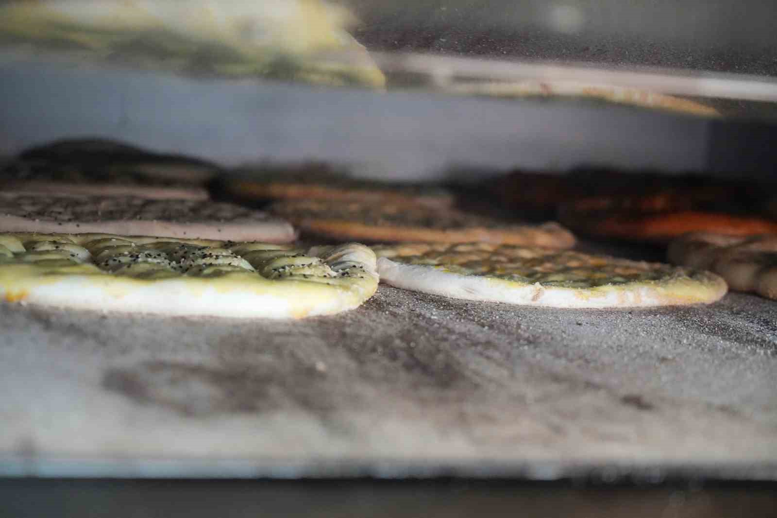 Iğdır&rsquo;da ramazan pidesi kuyruğu
