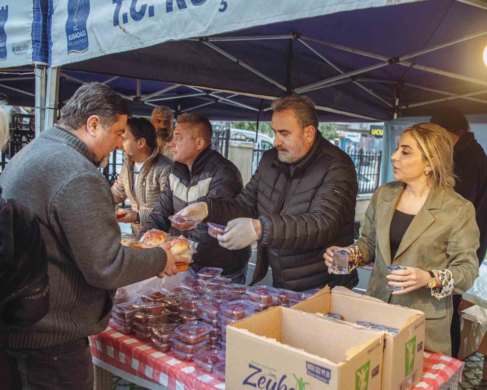 Davutlar’da oruçlar Kuşadası Belediyesi’nin iftar sofrasında açıldı