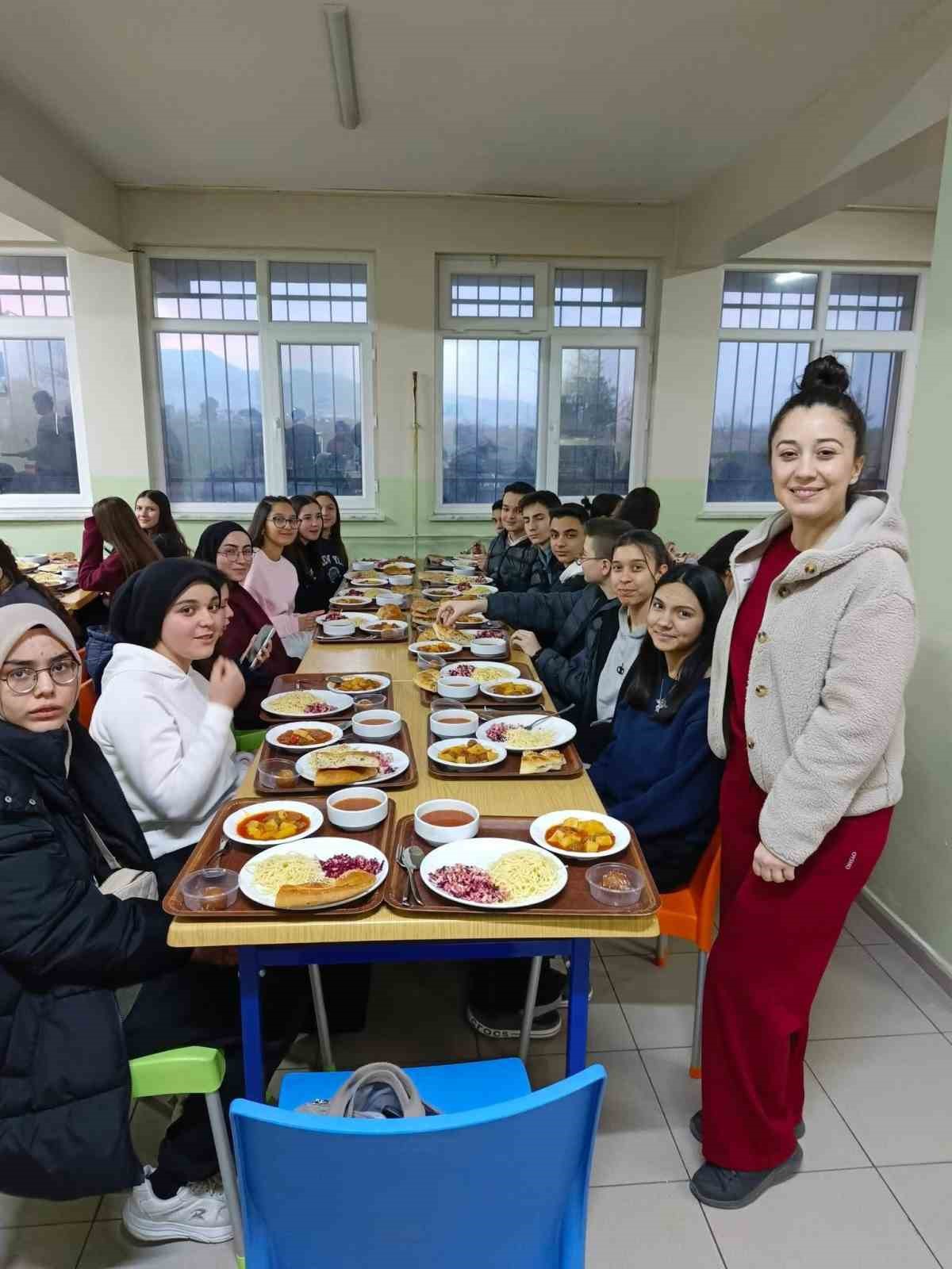 Sarıgöl’de liseliler aynı sofrada buluştu