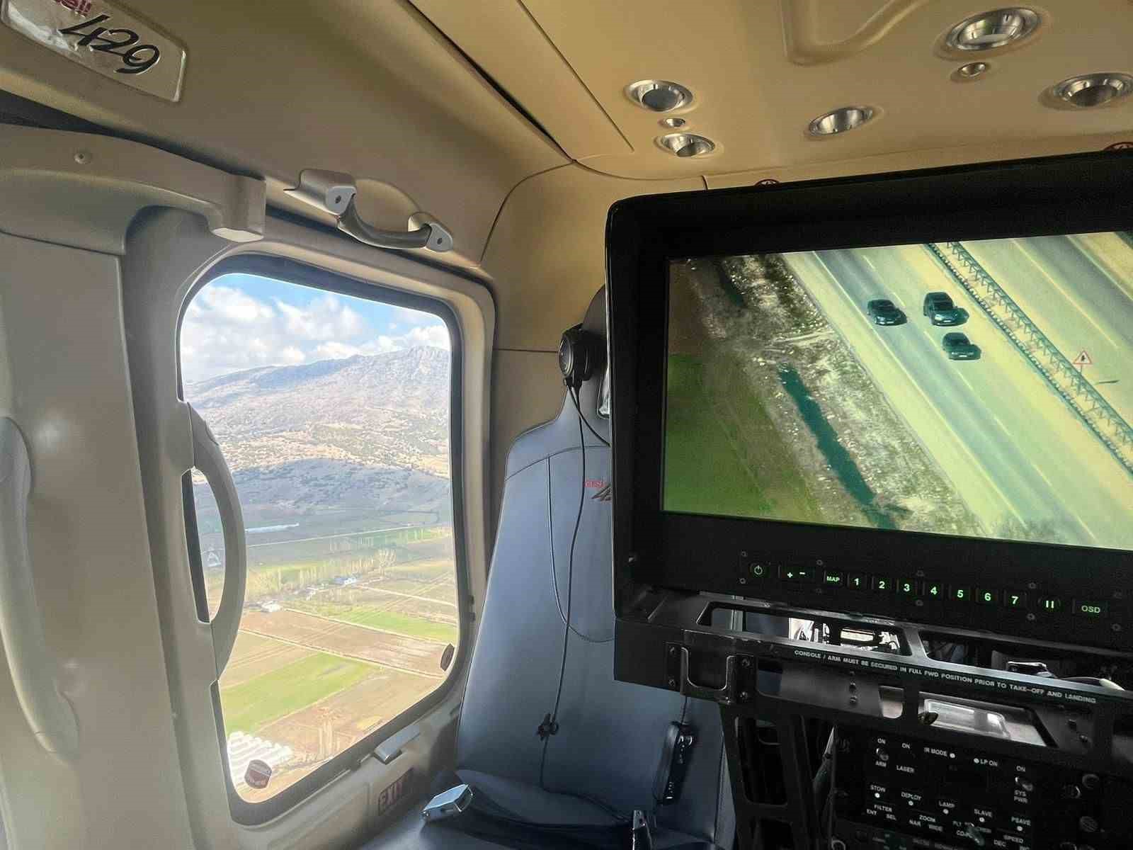 Burdur&rsquo;da helikopter destekli trafik denetimi: 125 ara&ccedil; ve s&uuml;r&uuml;c&uuml;s&uuml; kontrol edildi
