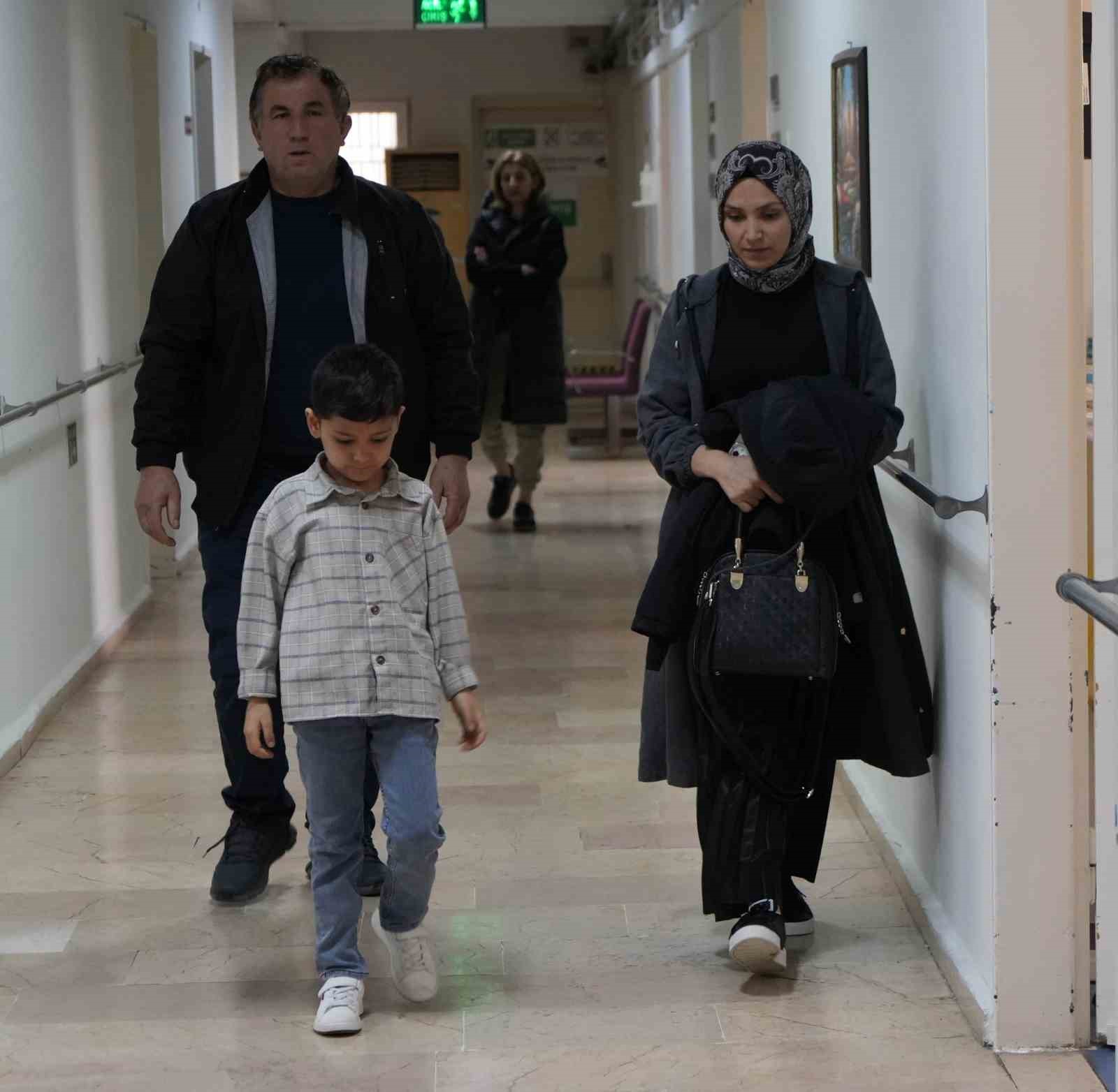 &Ccedil;ocuklarda nadir g&ouml;r&uuml;len diyafram fıtığı Samsun&rsquo;da ilk kez tedavi edildi
