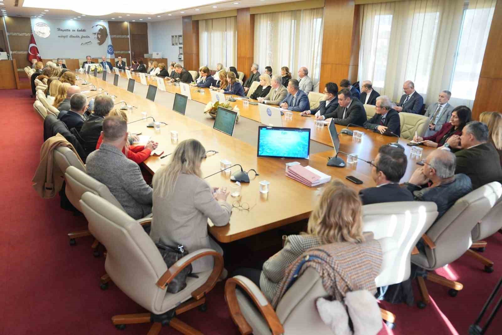 Ege &Uuml;niversitesinde akademik başarılar &ouml;d&uuml;llendirildi
