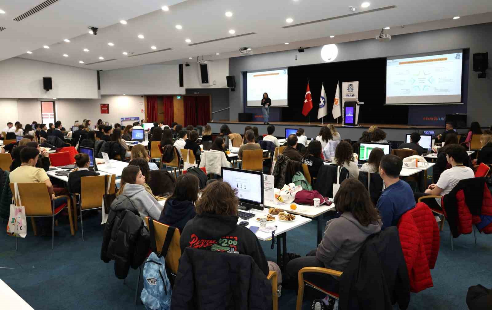 Liseli gen&ccedil;ler, en iyi kampanyayı tasarlamak i&ccedil;in yarıştı
