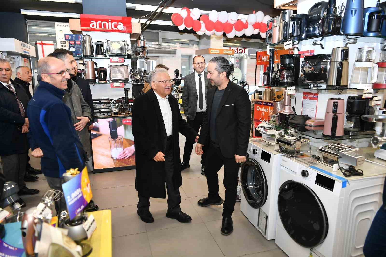 Başkan B&uuml;y&uuml;kkılı&ccedil;, Suri&ccedil;i Camikebir Kentsel D&ouml;n&uuml;ş&uuml;m Projesi&rsquo;nde incelemelerde bulundu
