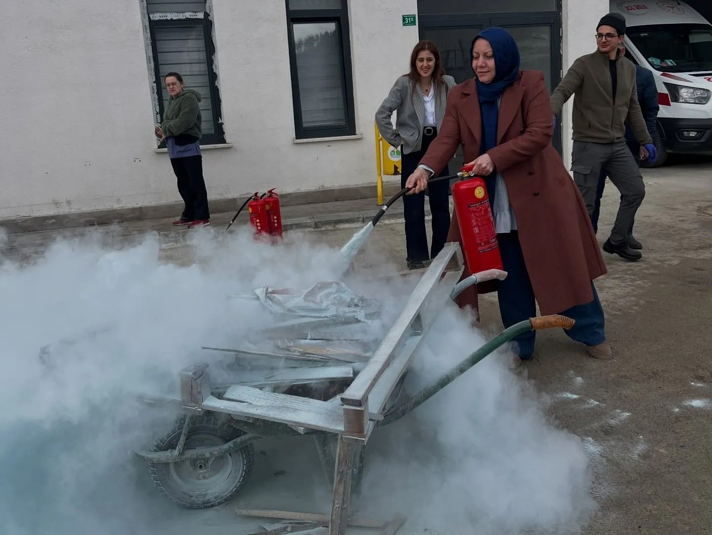 Hastane personeline yangına m&uuml;dahale eğitimi
