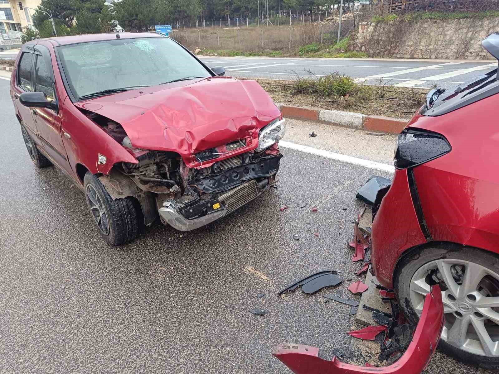 Bilecik&rsquo;te zincirleme trafik kazası; 4 yaralı
