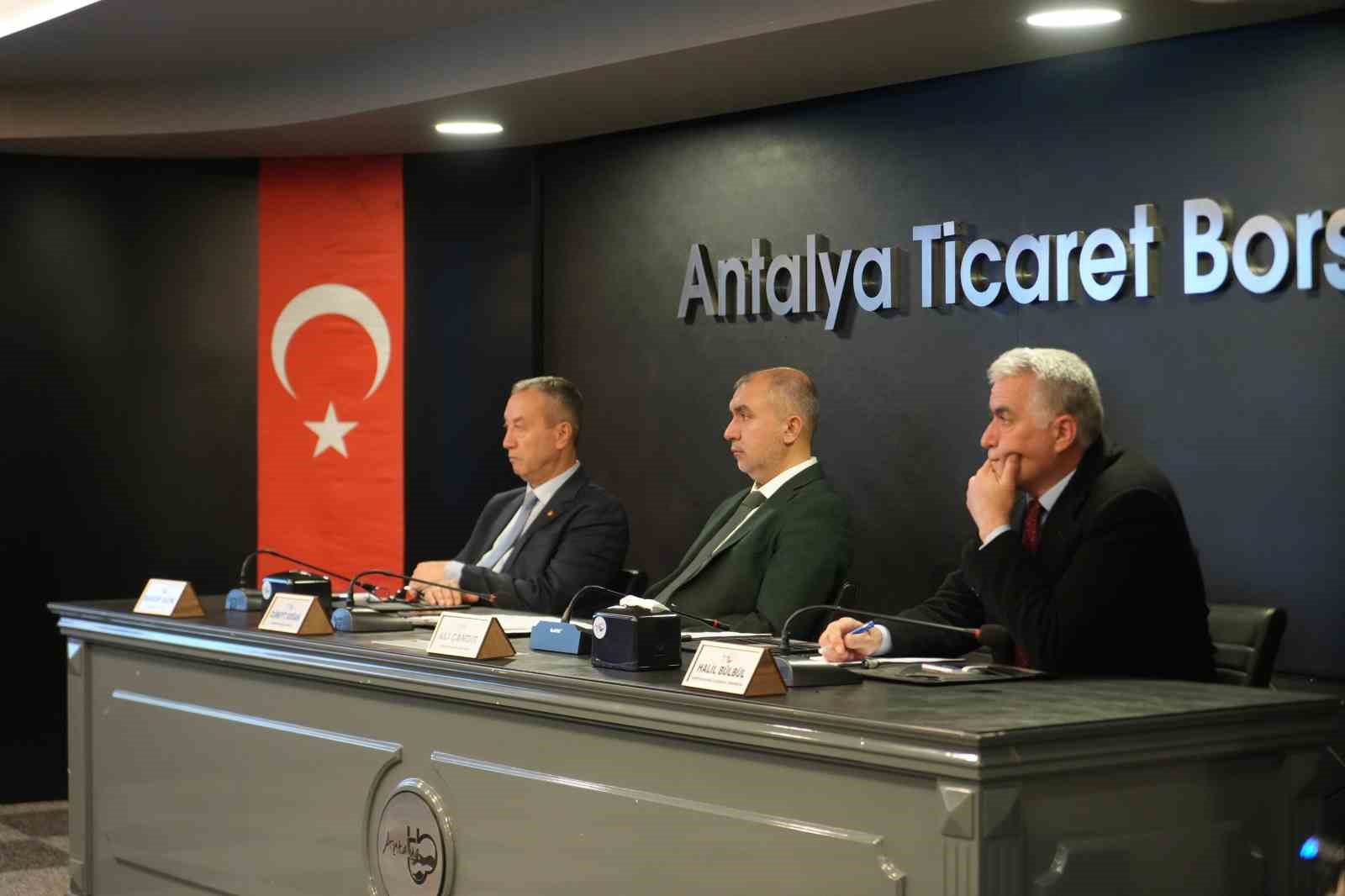 &Ccedil;andır: "Şiddetli yağmurlardan binlerce &uuml;reticimiz doğrudan mağdur oldu"
