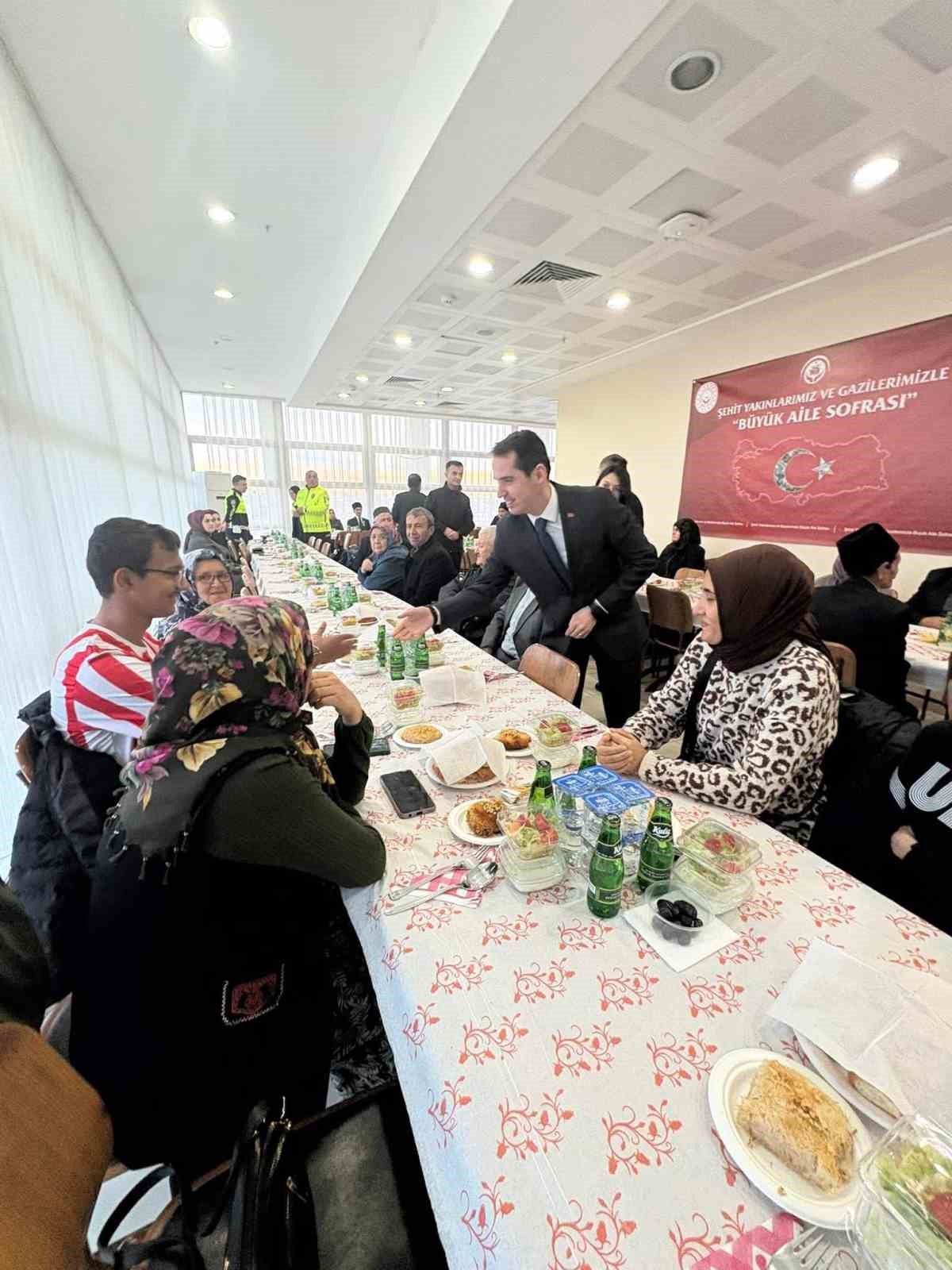 Kaymakam Sakarya, şehit ve gazi aileleriyle iftarda buluştu