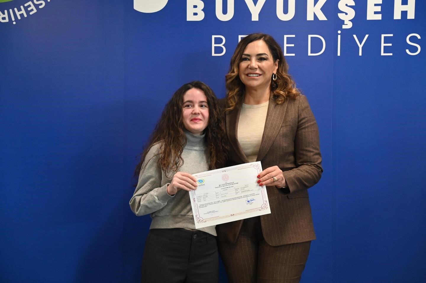 27 kursiyer Almanca A1 sertifikasını aldı