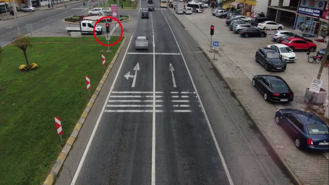 Kurallara uymayan s&uuml;r&uuml;c&uuml;ler dron ile g&ouml;r&uuml;nt&uuml;lendi
