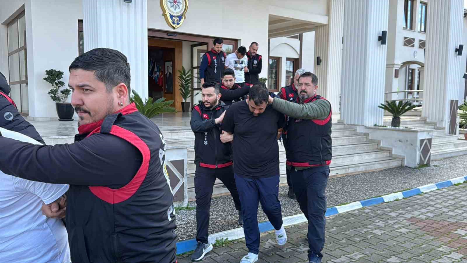 Fethiye&rsquo;de aranan şahıslara operasyon: 3 tutuklama
