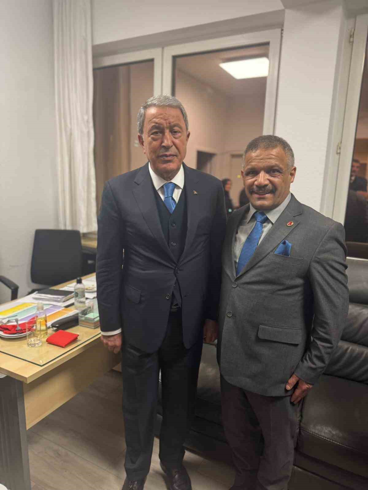 Hulusi Akar’dan AKİB yönetimine teşekkür