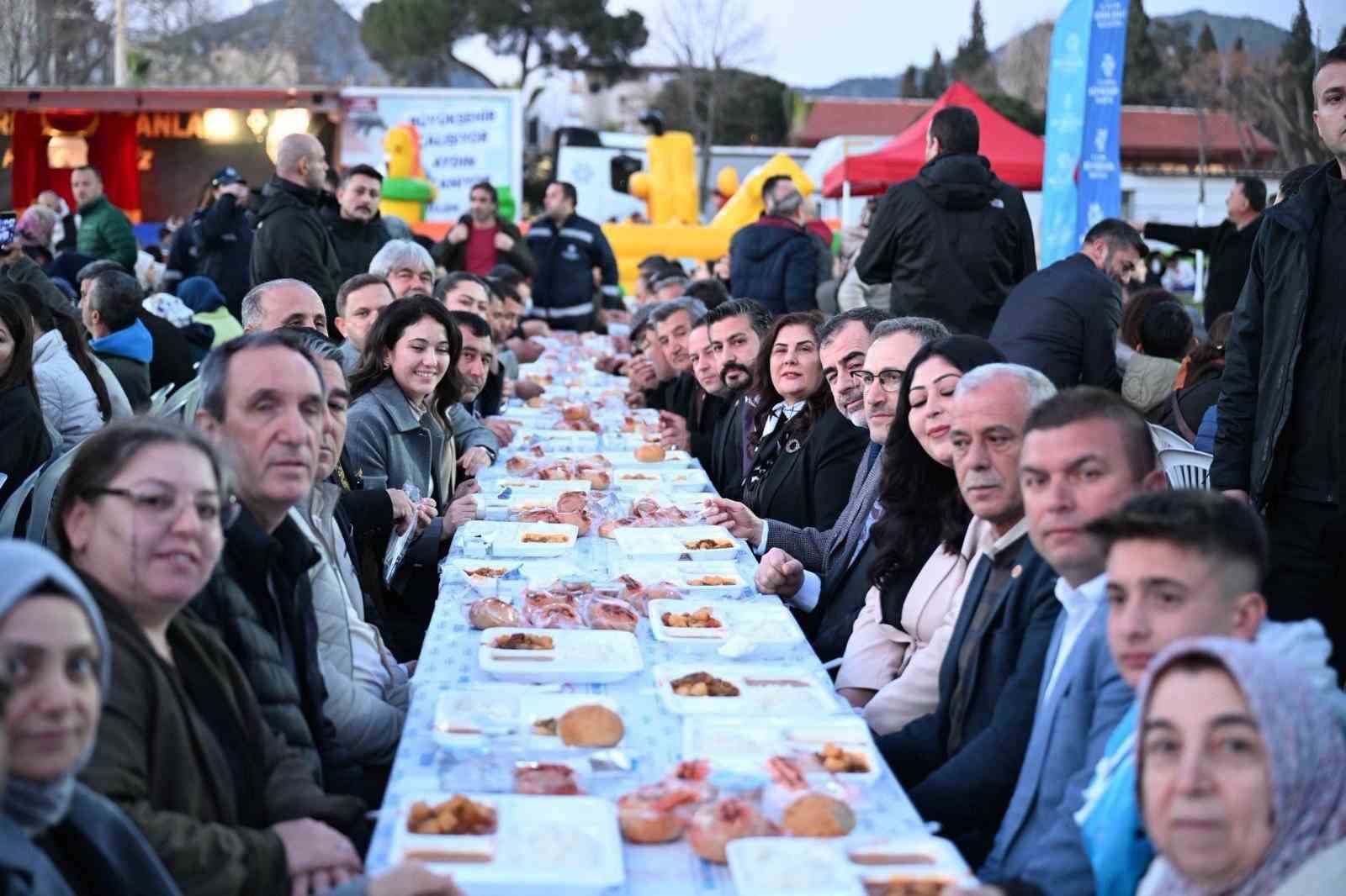 Başkan Çerçioğlu, İncirliova’da vatandaşlarla iftar sofrasında buluştu