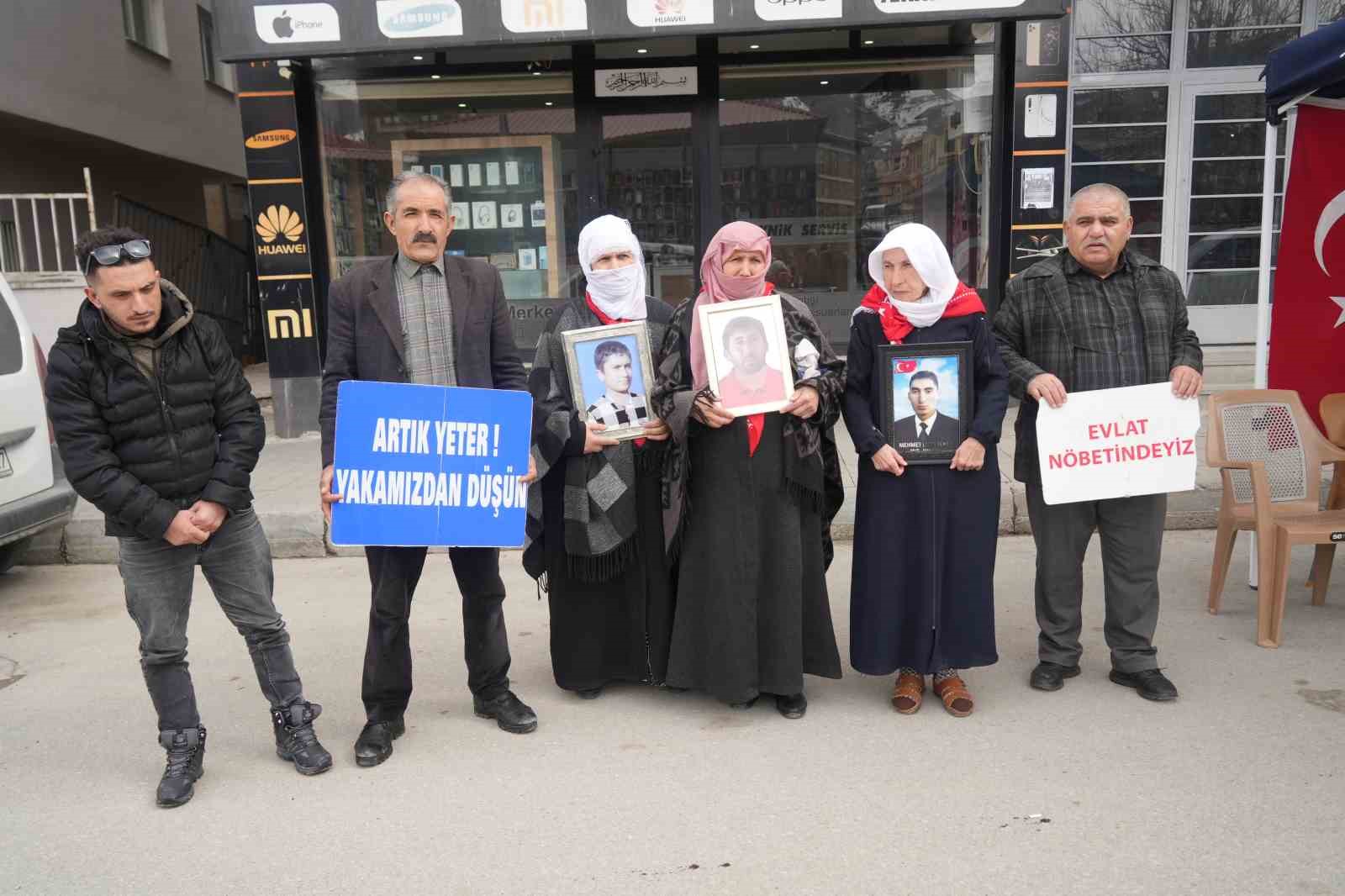 Muş’ta evlat nöbeti devam ediyor