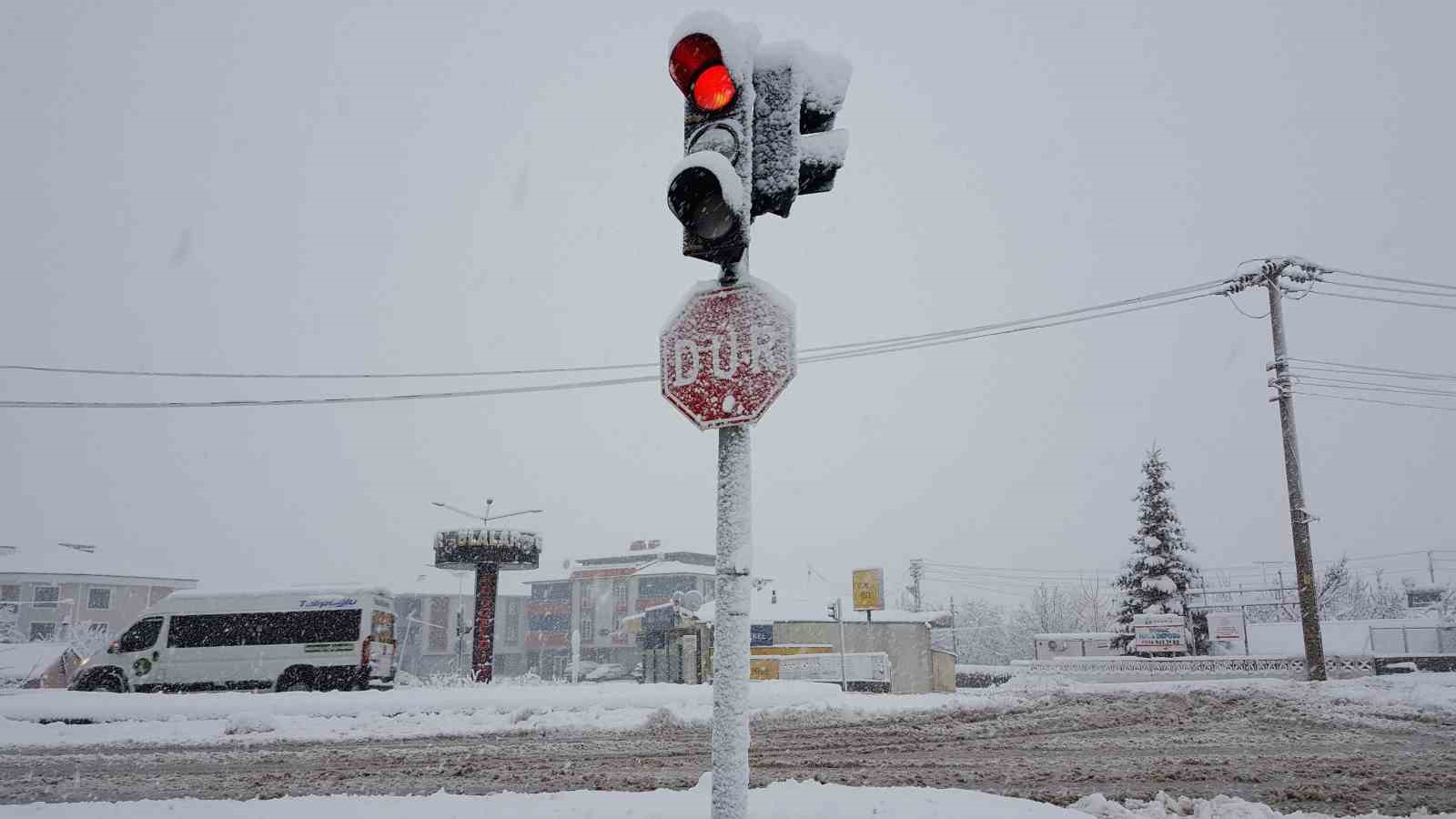 Erzincan’da eğitime kar engeli