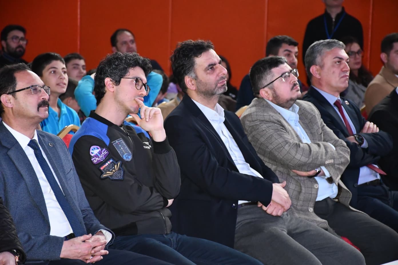 Atasever, Bolvadinli gen&ccedil;ler ile bir araya geldi
