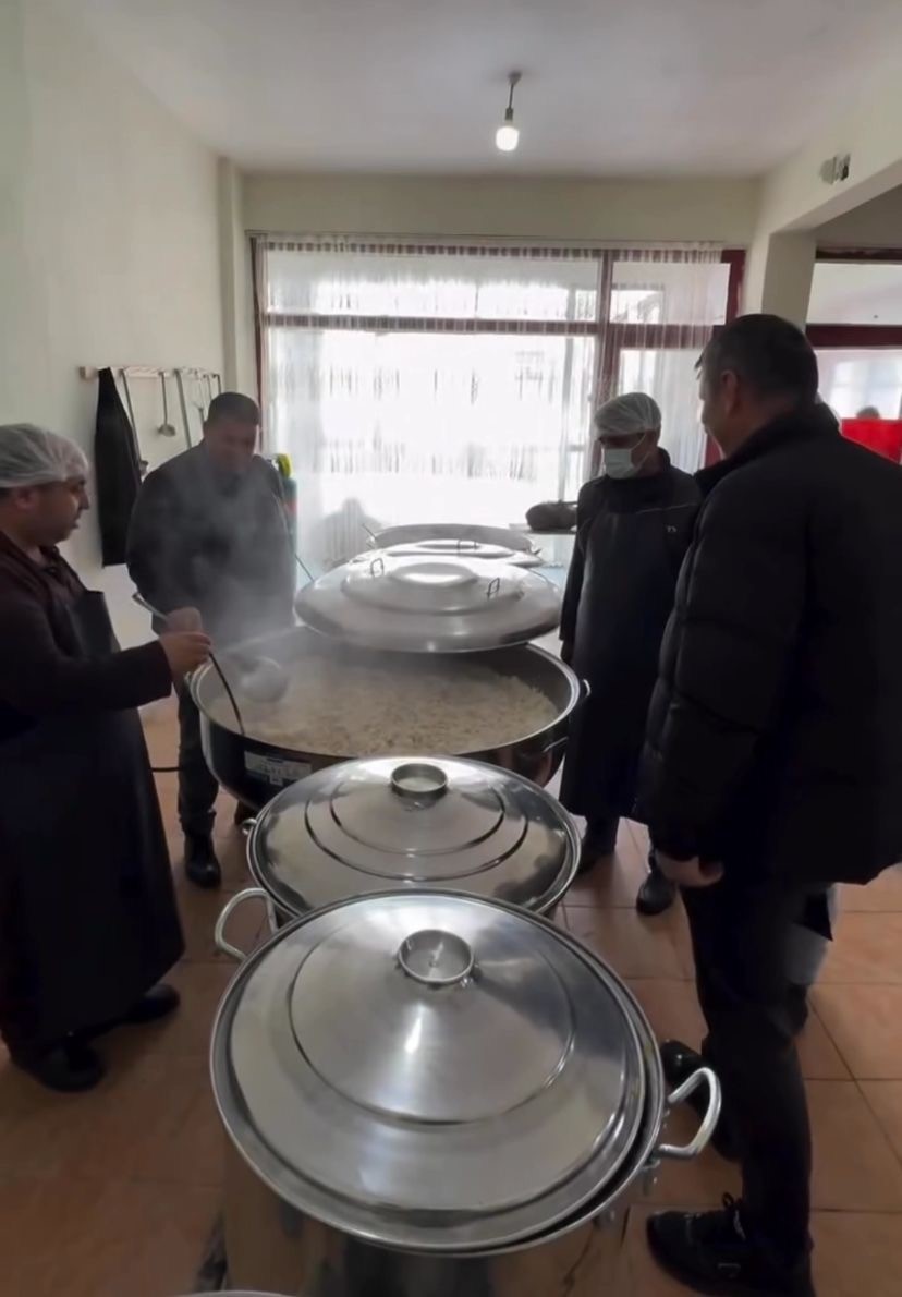 Patnos&rsquo;ta belediyenin sıcak yemek hizmeti devam ediyor
