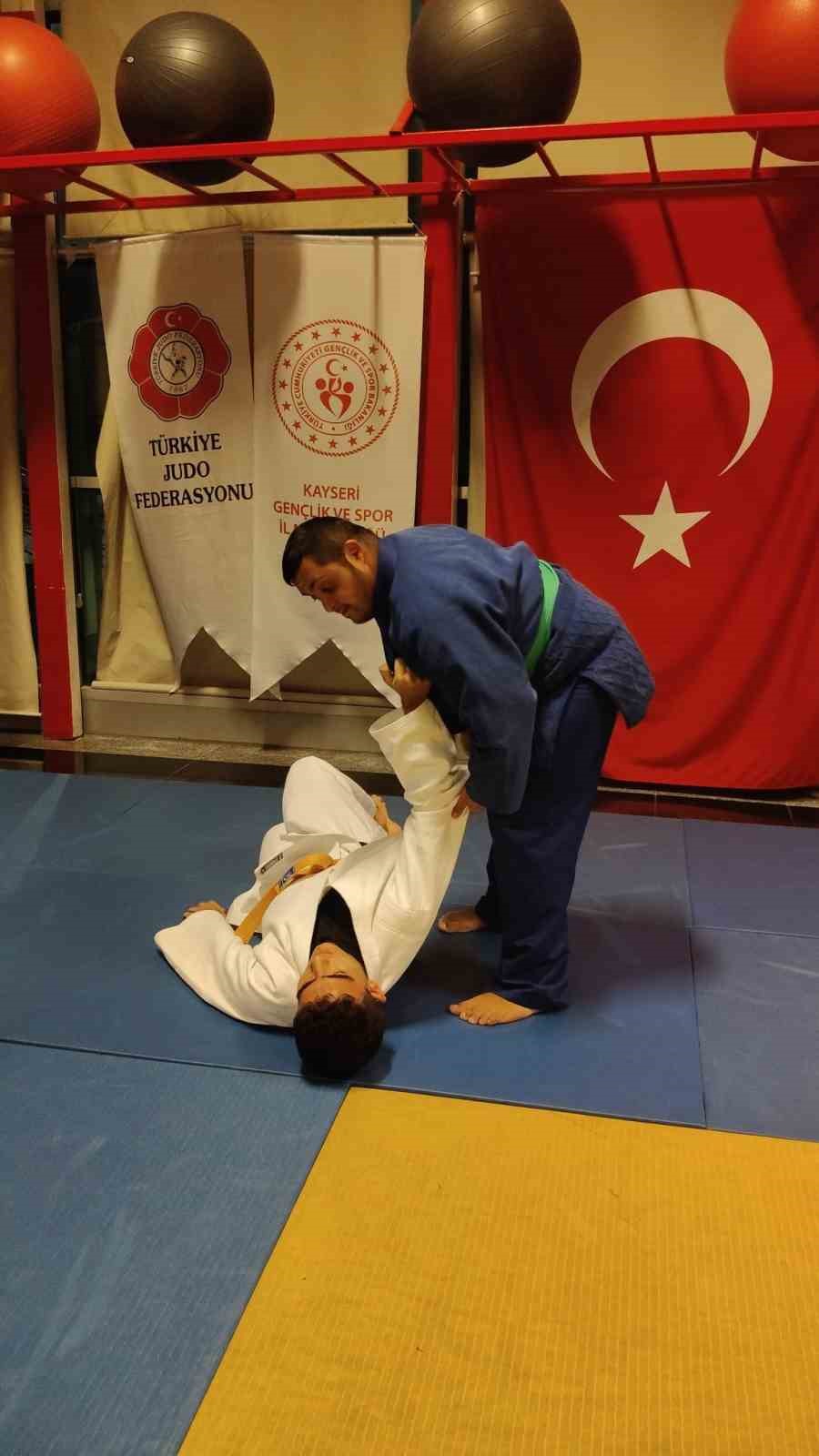 Samet Balcı T&uuml;rkiye Şampiyonası&rsquo;na hazırlanıyor
